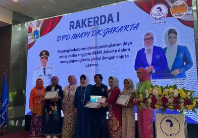 Mahasiswa UTA’45 Jakarta Raih Juara 2 Lomba Booth Terbaik pada RAKERDA I DPD IWAPI DK Jakarta